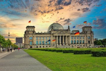 Zwischen Verhältniswahlrecht und Überhangmandaten : Durchblick bei der Bundestagswahl ? 