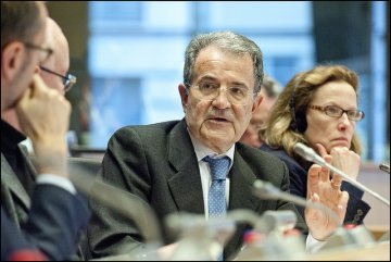 Dal “decennio della paura” (2003-2013) una nuova sfida per l'Europa : un governo unico !