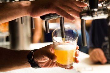 Fête ou fléau ? La double vie de l'alcool en Europe