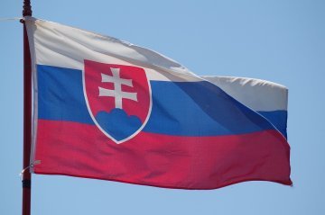 “Slováci ožijú” : histoire du drapeau de la Slovaquie 