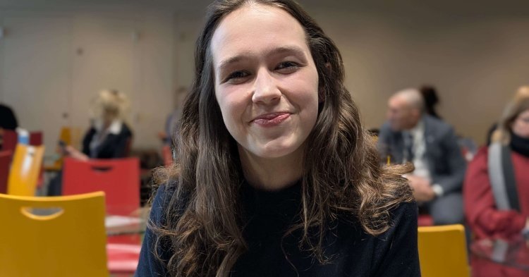 Rencontre avec Lena Schilling, la plus jeune eurodéputée du Parlement 