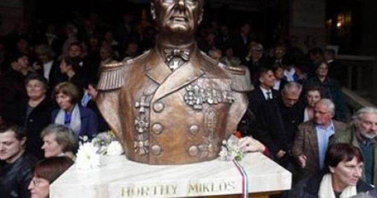 “Tear down your monument!”: la voz de la sociedad húngara