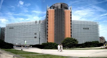 The EU administration: small and efficient