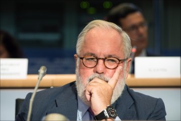 Kommissare in Not : Junckers Besetzung wackelt