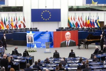 L'Europa dice un “Au-revoir” a Valéry Giscard d'Estaing