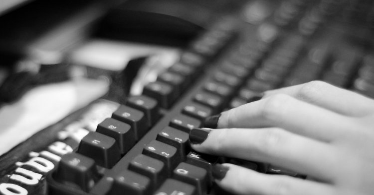 The Internet, the European Union, and the radicalisation of political views
