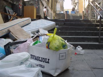 Neapel, die Mafia und der Müll