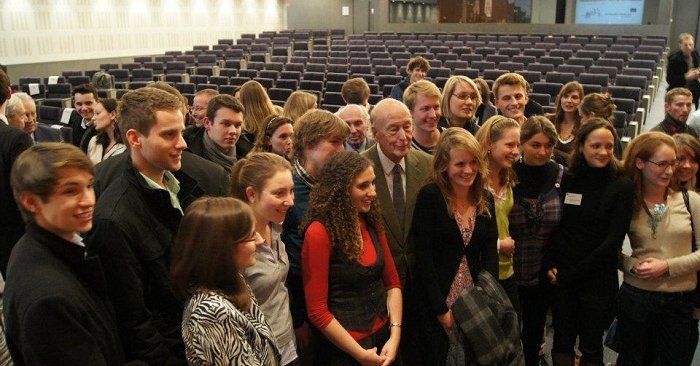 Interview exclusive de M. Valéry Giscard d'Estaing : « Il serait désolant que les Européens quittent la zone euro. Ce serait une catastrophe ! »