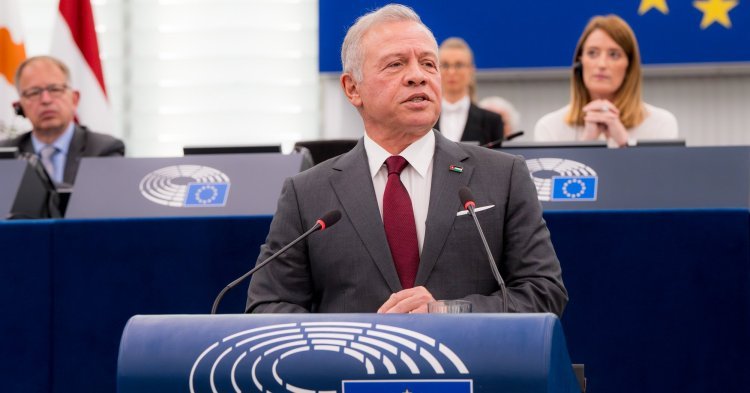 Le roi de Jordanie appelle à la paix au Moyen-Orient et à un partenariat stratégique avec l'UE