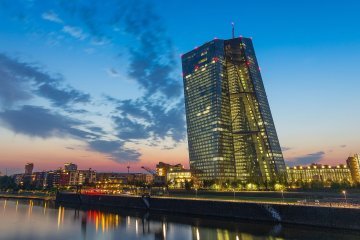 L'atonie de la croissance se confirme, la BCE enclenche enfin l'augmentation de ses taux d'intérêt