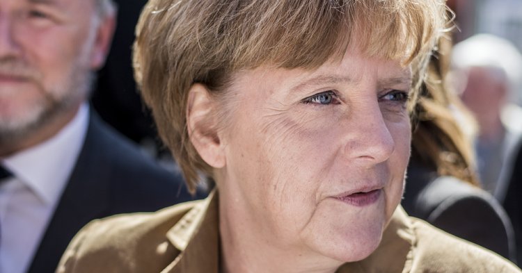 Angela Merkel : « Je suis prête à me présenter une nouvelle fois à la Chancellerie » 