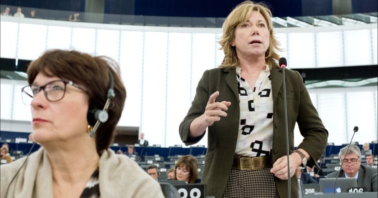 Ending Roaming Charges: A Tangible Act of Europe for Citizens? 