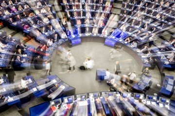 Que s'est-il passé à Strasbourg du 2 au 4 juillet pendant la session plénière inaugurale ?