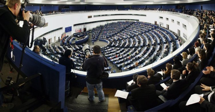 Extrême droite et droites extrêmes