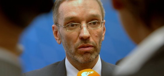 Liebesgrüße aus Moskau: Wie Verbindungen der FPÖ zu Russland Europas Sicherheit bedrohen