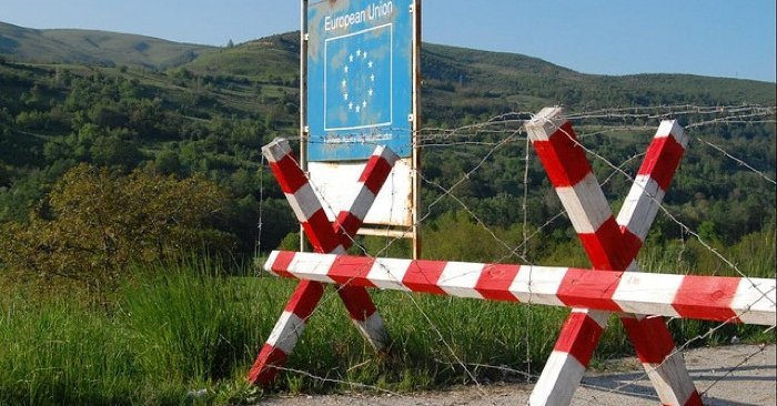 Serbien nach der Wahl: Die EU muss die Peitsche einrollen