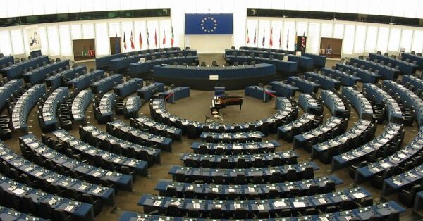The European Parliament needs independence and a strong voice
