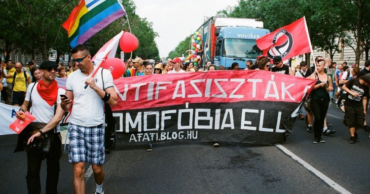 La Hongrie restreint les droits LGBTQ+, l'UE réagit 