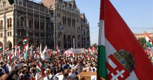 Carton rouge à l'extrême-droite nationaliste hongroise