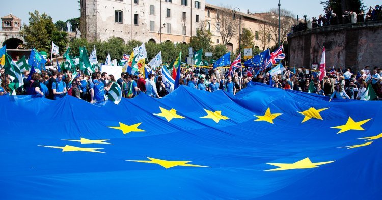 Il rischio di derive autoritarie nel 21°secolo : Il federalismo in risposta alla crisi delle democrazie nazionali
