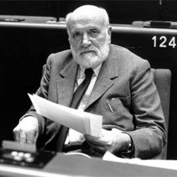 Spinelli et Mitterrand : deux géants politiques, deux visions de la politique...