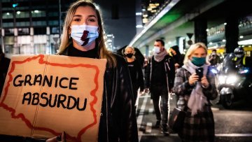 Czarny Protest w Polsce : Strajk Polek, czy sprzeciw wobec władzy ?