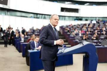 Présidence polonaise : Donald Tusk divise le Parlement 
