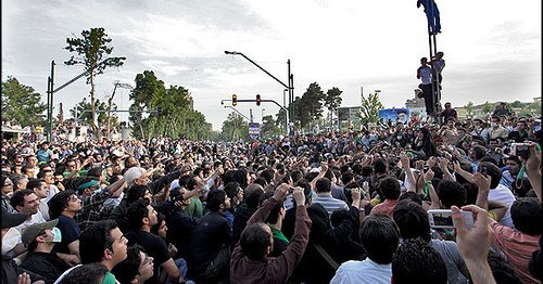 The eyes of the world on Iran: signs of a new 'coloured revolution'?